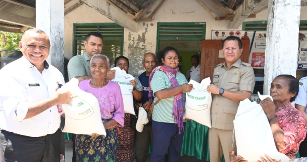 Bupati Kupang Salurkan 238,14 Ton Bantuan Beras Tahap II Periode Juli-September 2026 di Amarasi Raya